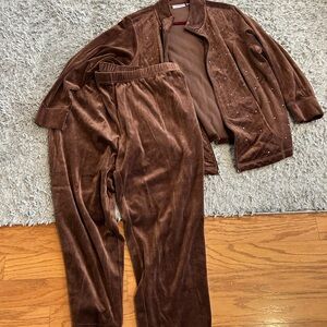 Quacker Factory Brown velvet set